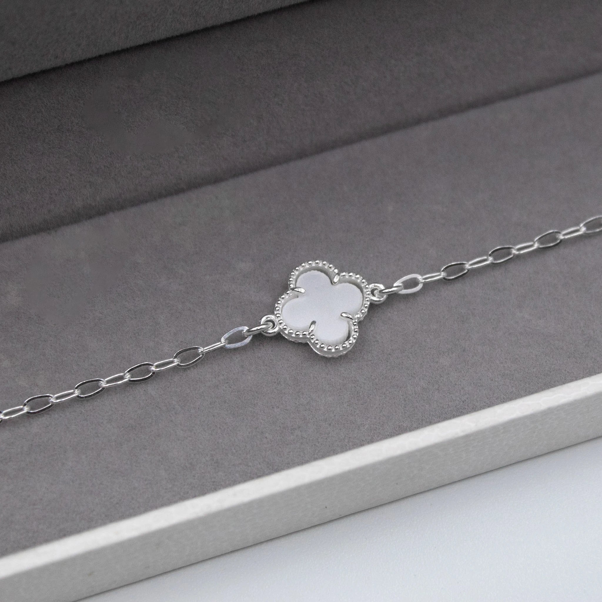 Pulseira Trevo White em Prata 925