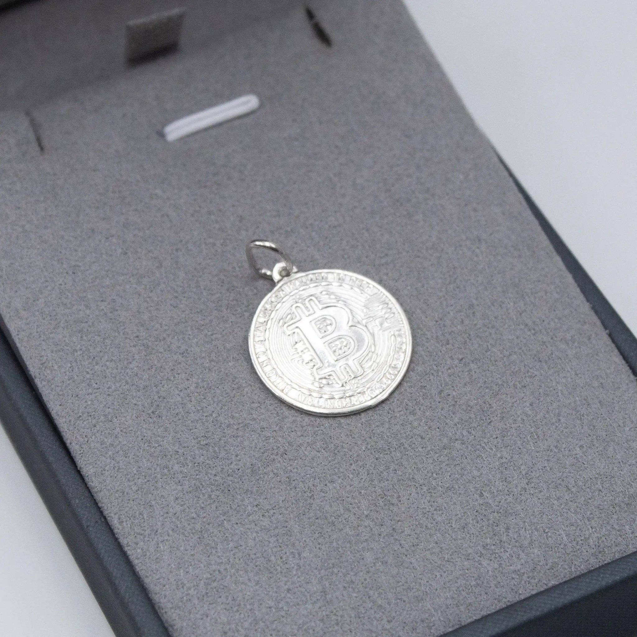 Pingente Masculino Bitcoin em Prata 925 | Rei Pratas Jewelry
