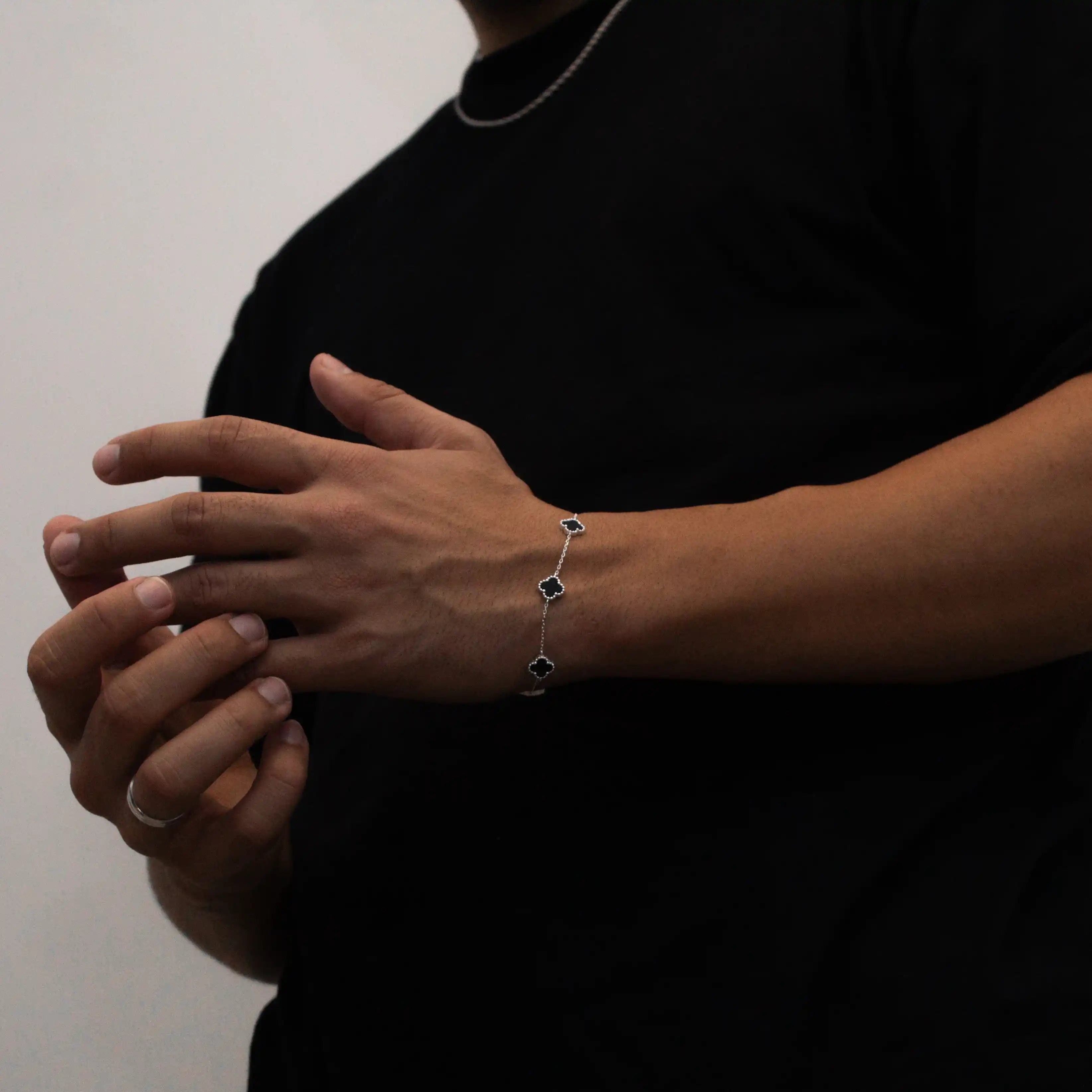 Pulseira Trevo 5 folhas Black de Prata 925