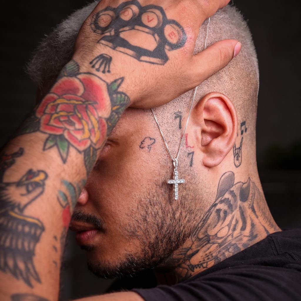 corrente com pingente masculino de prata - neymar cruz cravejada NJ - prata 925