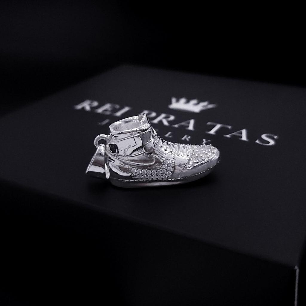 pingente-masculino-de-prata-925-tenis-jordan-cravejado