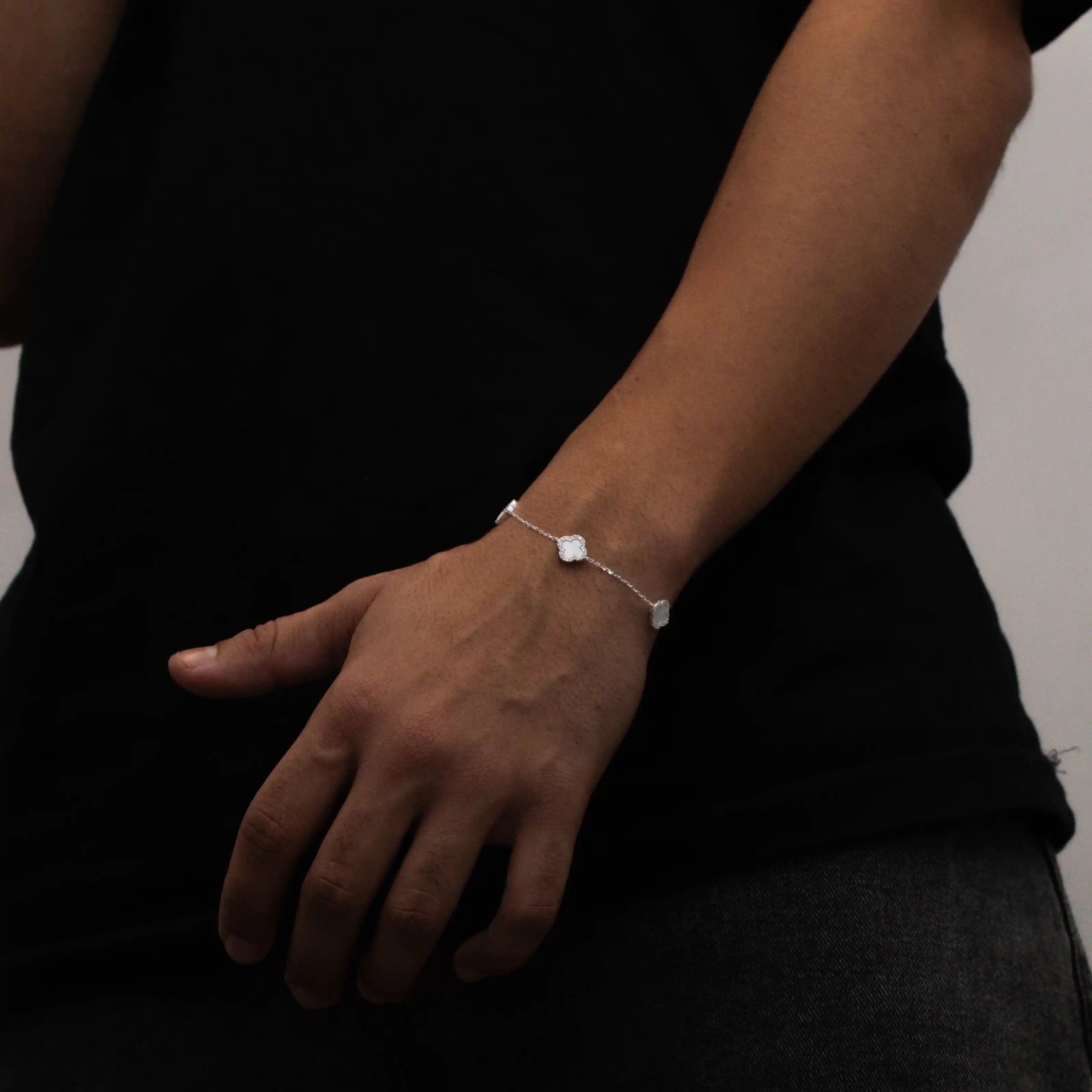 Pulseira 3 trevos cravejada Madrepérola em Prata 925