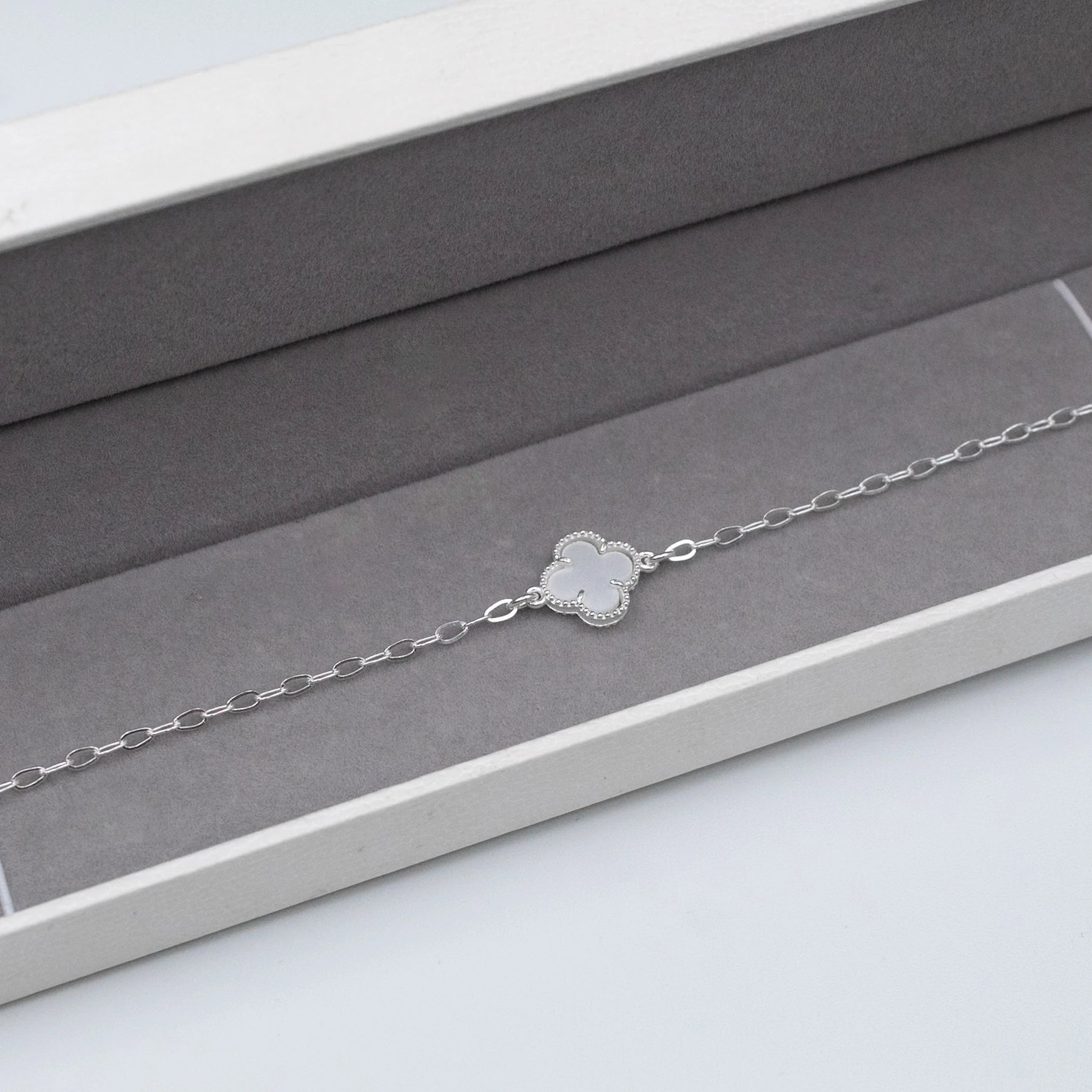 Pulseira Trevo White em Prata 925