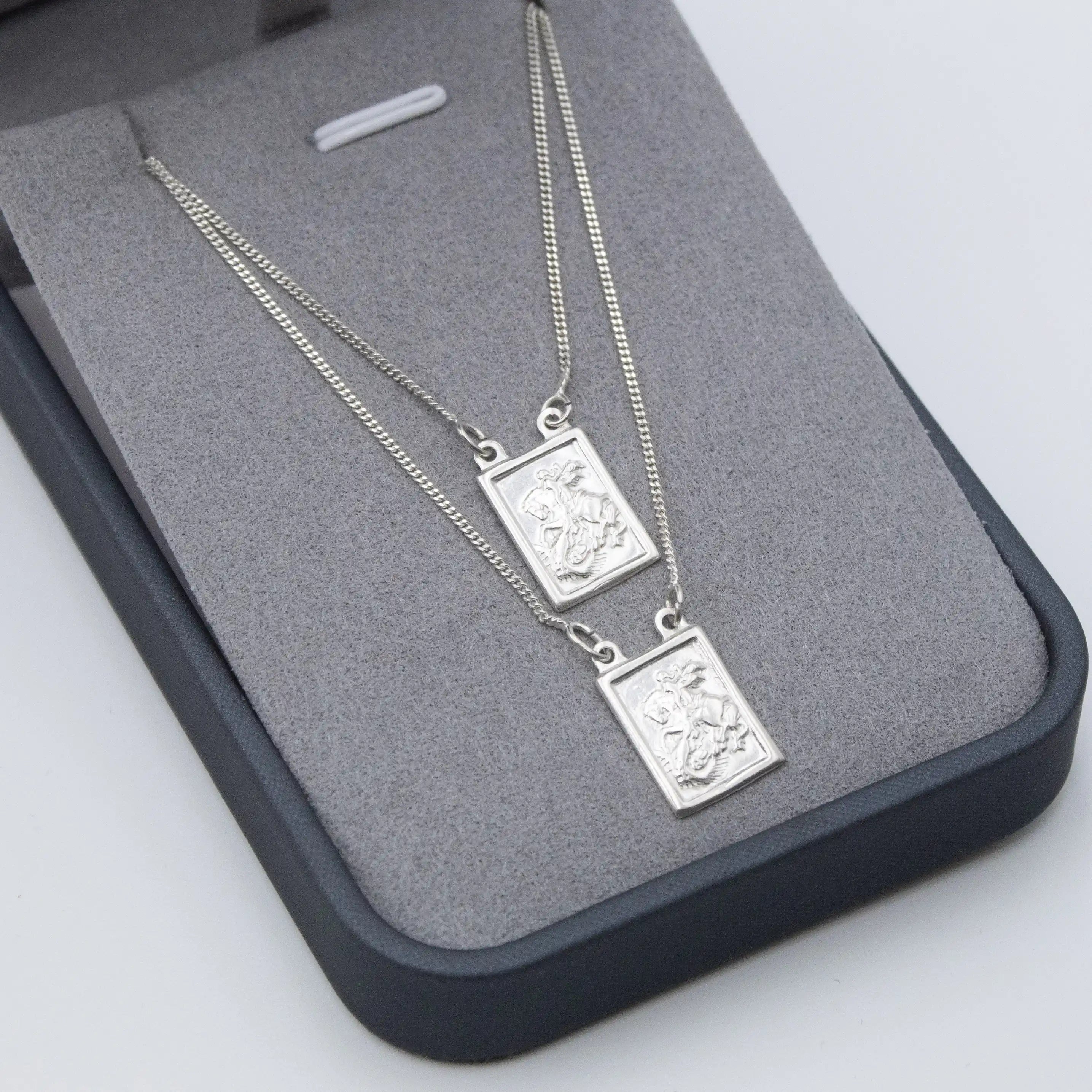 Escapulário São Jorge de Prata 925